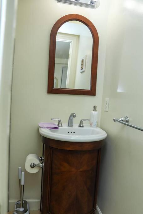 Holiday home Private With Private Bathroom Centrally Located